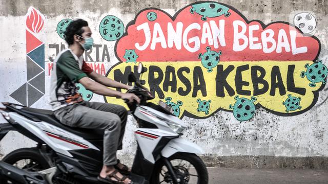 FOTO: Mural Imbauan Protokol Kesehatan COVID-19 Hiasi Cakung Barat