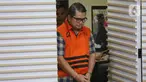 Mantan Direktur Utama PT Perusahaan Gas Negara (PGN) periode 2008–2017, Hendi Prio Santoso sesaat sebelum mengikuti rilis penetapan tersangka sekaligus penahanannya di gedung Merah Putih Komisi Pemberantasan Korupsi (KPK), Jakarta, Rabu (1/10/2025). (Liputan6.com/Helmi Fithriansyah)