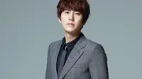 Penggemar Kaget Lihat Kyuhyun Super Junior Gandeng Wanita Cantik