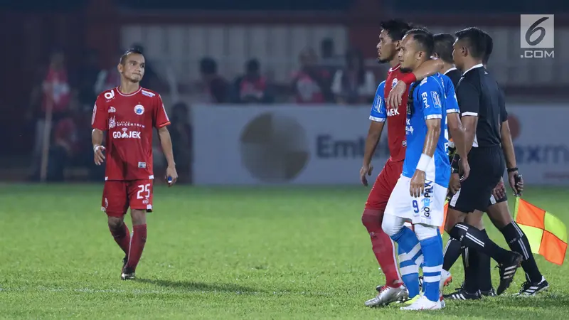 Momen Persahabatan di Laga Persija vs Persib