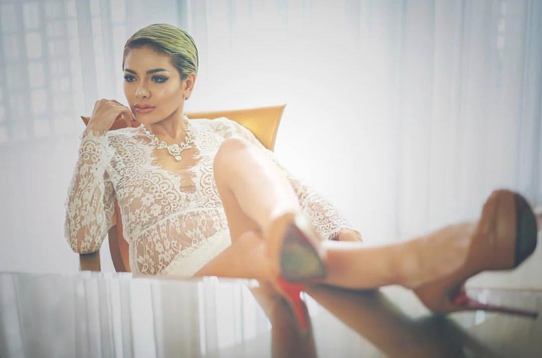 Nikita Mirzani tampilkan foto ini dalam buku biografinya 'The Naked Nikita'.