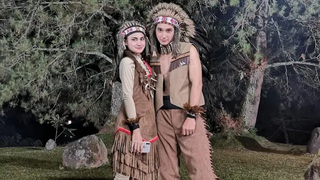 7 Potret Junior Roberts dan Raisya Bawazier Pakai Kostum Indian