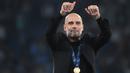 Keberhasilan Manchester City merebut trofi Liga Champions 2022/2023 setelah mengalahkan Inter Milan tidak hanya memastikan The Citizens mencetak Treble Winners musim ini, namun juga membuat sang pelatih Pep Guardiola menahbiskan sebuah rekor yang belum pernah dilakukan oleh pelatih hebat manapun, termasuk Alex Ferguson yang begitu dominan bersama Manchester United. Rekor yang dicetak Pep Guardiola adalah menjadi pelatih pertama yang mampu mencetak dua kali treble winners, setelah sebelumnya pada 2008/2009 ia melakuannya bersama Barcelona. Berikut deretan momen yang menjadi saksi keberhasilan Pep Guardiola mencetak rekor tersebut. (AFP/Franck Fife)