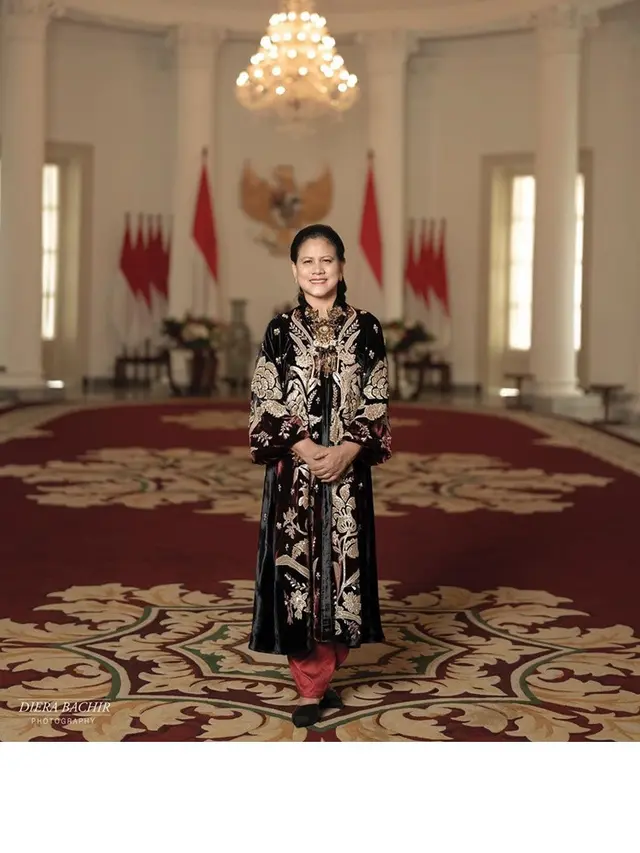 6 Gaya Pemotretan Iriana Jokowi, Kahiyang dan Selvi Ananda, Anggun dan Memesona