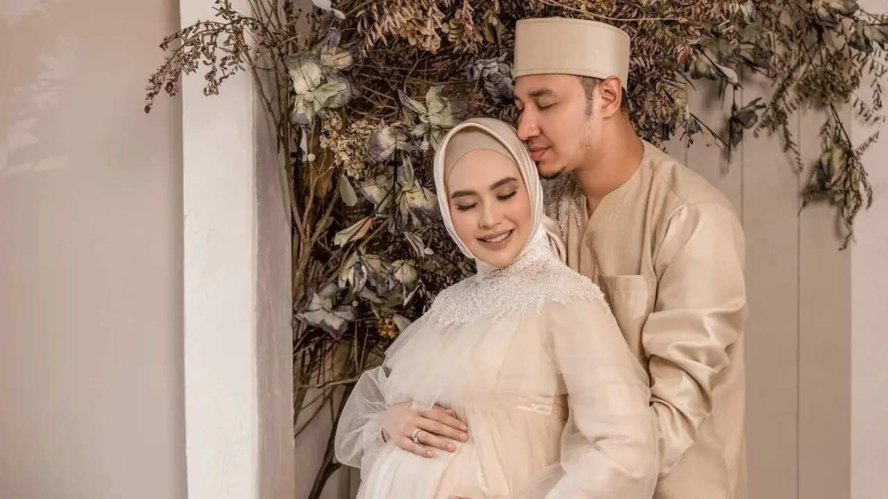 Segera Melahirkan, Ini 7 Potret Baby Bump Kartika Putri yang Curi Perhatian