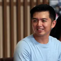 “Akhir tahun lalu ngobrol sama penerbit, mereka tertarik banget sama ceritanya sampai 2 bulan lalu diterbitkan dan udah deal mau naik layar lebar," tambahnya. (Deki Prayoga/Bintang.com)