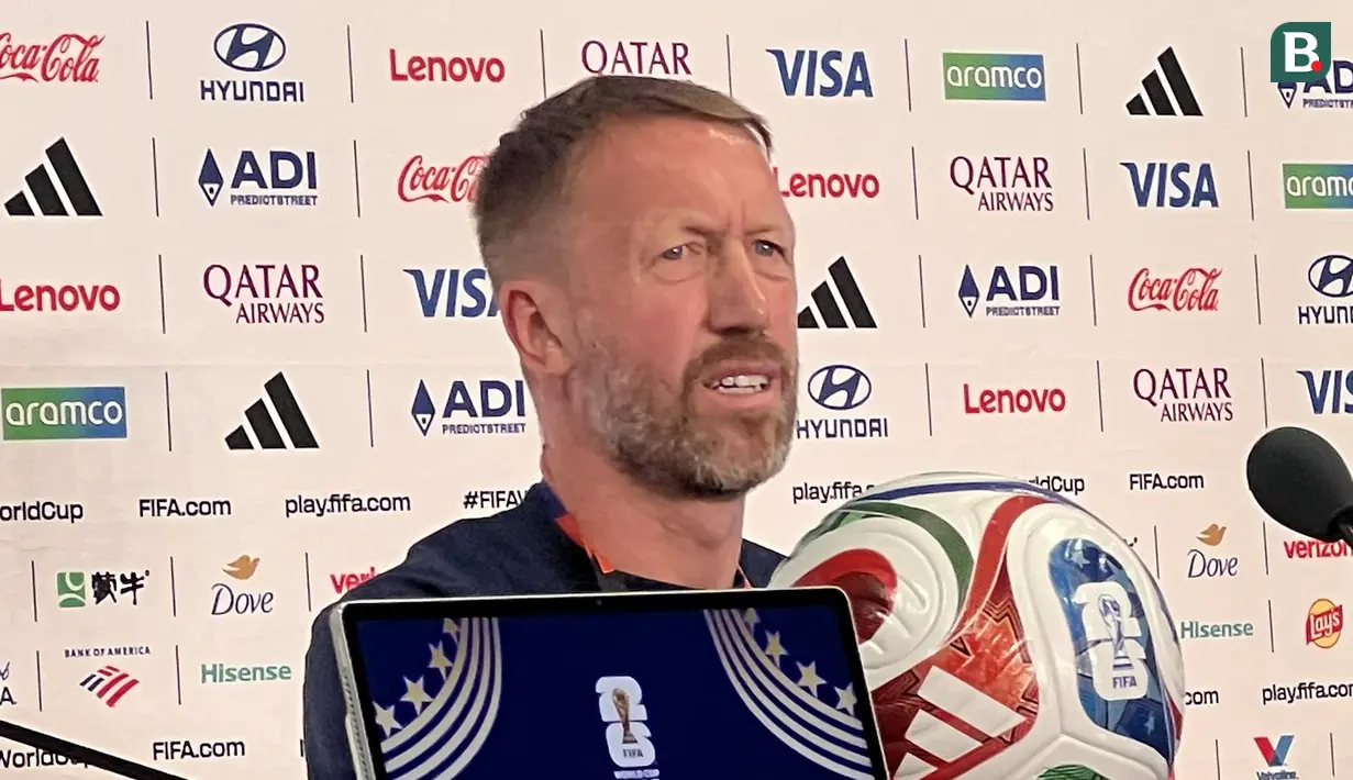 Graham Potter menunjukkan ekspresi serius saat menghadiri konferensi pers resmi jelang laga Prancis melawan Swedia pada babak 32 besar Piala Dunia 2026 di New York New Jersey, Amerika Serikat, Senin (29/6/2026). Pelatih Timnas Swedia itu menjawab pertanyaan awak media mengenai kesiapan timnya menghadapi Timnas Prancis. (KLY Sports/Hery Kurniawan)