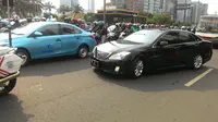 Mobil menteri ikut terjebak macet akibat dihapusnya 3 in 1 di Jakarta. (Liputan6.com/Ahmad Romadoni)