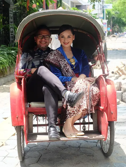 Mona Ratuliu mengaku jika Indra Brasco merupakan sosok suami yang romantis. (Foto: instagram.com/monaratuliu)