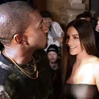 Kim pun dikabarkan sempat mengirimi mereka hadiah dari clothing line milik Kanye West. Namun usahanya pun tak berhasil. (ALAIN JOCARD / AFP)