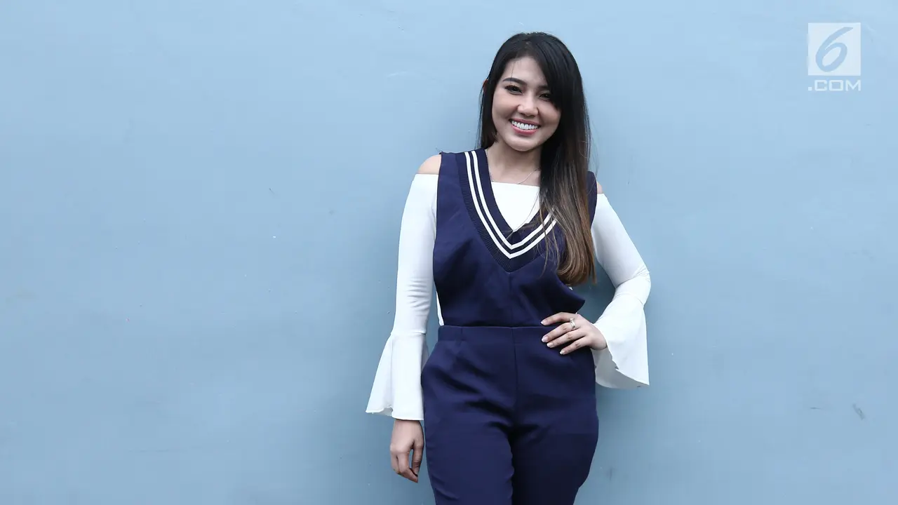 Penyanyi dangdut Via Vallen