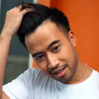 Saat berbincang di kawasan Senayan Jakarta Pusat, pria 28 tahun itu menceritakan pentingnya pendidikan. Apalagi selama berkarier di industri musik Vidi memprioritaskan pendidikan. (Nurwahyunan/Bintang.com)