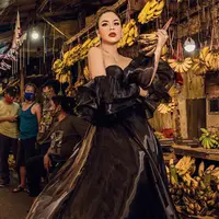 Hampir setiap orang memiliki cerita di masa lalu yang beragam, termasuk Melaney Ricardo. Diakui istri Tyson ini, kehidupannya di masa muda membuatnya sempat ingin mati karena terlalu banyak mengonsumsi alkohol. (Instagram/melaney_ricardo)