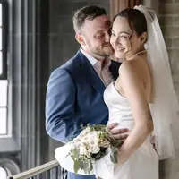 Penampilan Simple Dewi Rezer saat Menikah dengan Ethan Alarmk, [Instagram/ Instagram/@thebridestory/@prito.reza]