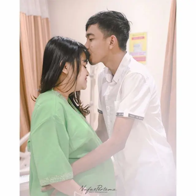 6 Momen Istri Dede Sunandar Melahirkan Anak Ketiga, Dikaruniai Bayi Perempuan