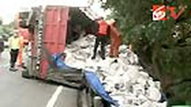Truk Gula Terbalik, Jalan Tol Macet