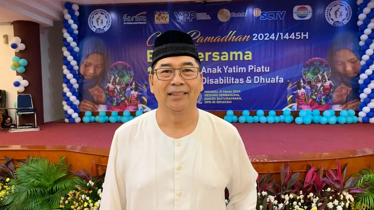 Sekretaris Perusahaan Emtek, Gilang Iskandar dalam kegiatan bukber dengan YPP dan Yapena bersama 1.000 anak yatim piatu, disabilitas, dan duafa di Gedung Serba Guna Masjid Baiturahman DPR, Jakarta, Minggu (31/3/2024).