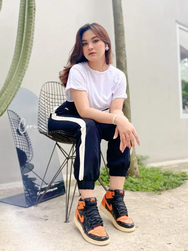 11 Potret Outfit Effortless ala Mahalini Raharja yang Bikin Tampil Fashionable dan Stylish