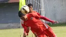 Bambang Pamungkas menunjukkan skill-nya pada latihan bersama Persija Jakarta di Lapangan Villa 2000, Pamulang, Tangerang Selatan, Senin (25/4/2016). (Bola.com/Nicklas Hanoatubun)