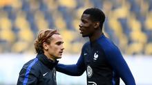 Dua pemain tim nasional Prancis, Paul Pogba (kanan) dan Antoine Griezman. (AFP/Franck Fife)