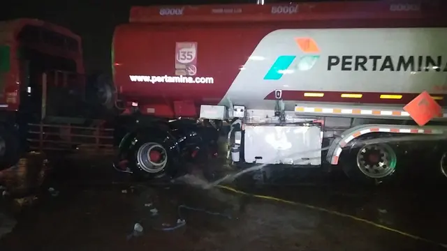 Truk Pertamina yang Terlibat Kecelakaan di Cibubur
