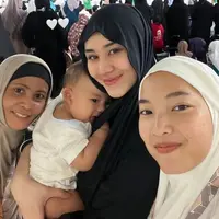 Aaliyah Massaid saat Umrah tampil bare face. [@aaliyah.massaid]