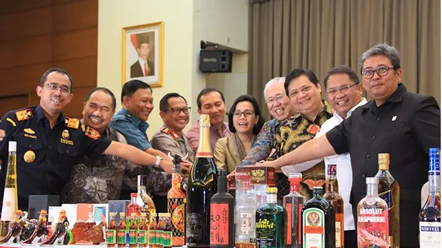 Penindakan ponsel dan minuman keras ilegal