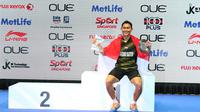 Tunggal putra Indonesia Sony Dwi Kuncoro meraih gelar juara SIngapore Open Super Series 2016 usai mengalahkan Son Wan Ho dari Korea Selatan di final, Minggu (17/4/2016). (Liputan6.com/Humas PB PBSI)