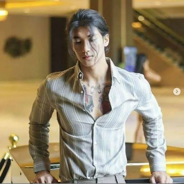 Mantan Biksu dan Model Ganteng Paing Takhon Ditangkap Tentara Myanmar