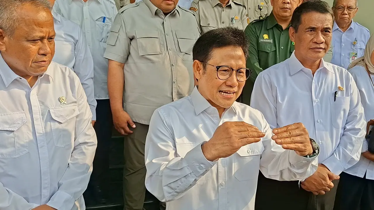 Menteri Koordinator Bidang Pemberdayaan Masyarakat, Abdul Muhaimin Iskandar, saat ditemui di kawasan Kalibata, Jakarta, Senin (19/10/2026). (Liputan6.com/Arief)