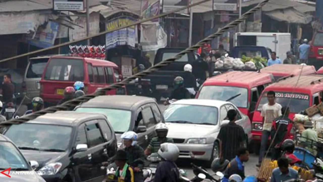pasar-tumpah-macet-130719b.jpg