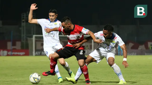 Madura United vs Persib Bandung