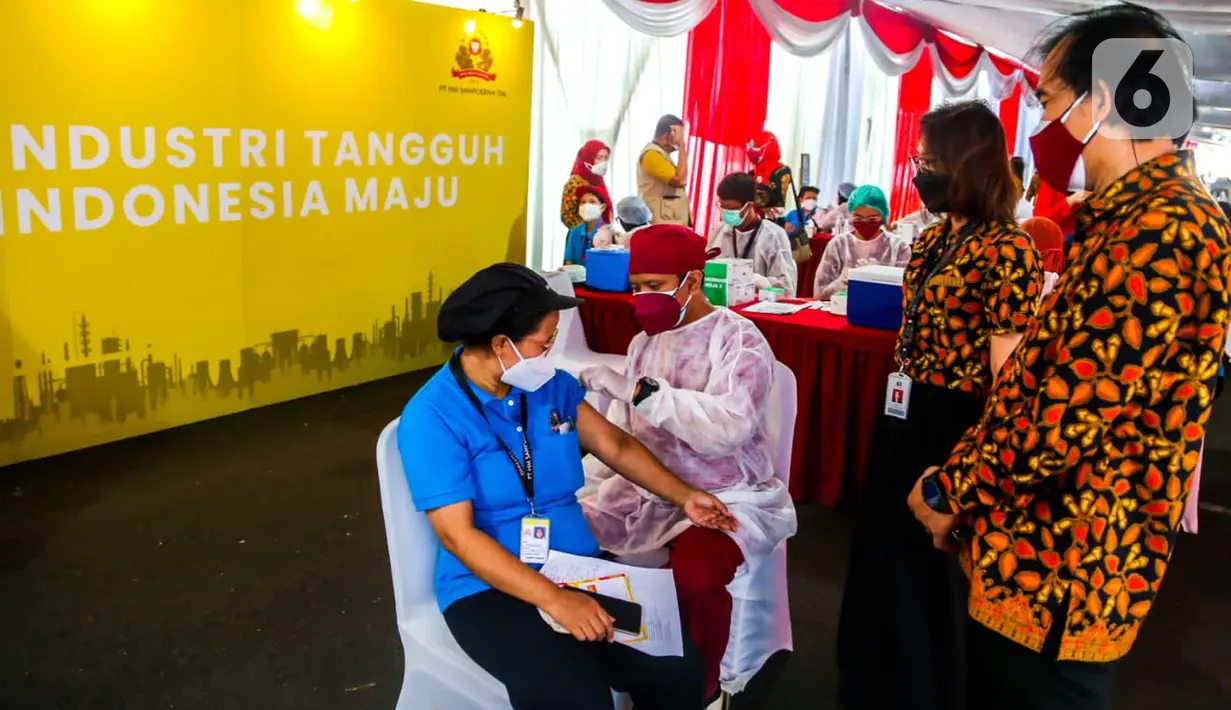 PT HM Sampoerna Tbk. (Sampoerna) telah memulai proses vaksinasi booster untuk karyawan sejak awal Februari 2022 dan berupaya agar seluruh karyawannya yang memenuhi syarat dapat menerima vaksin booster. (Liputan6.com/HO/Sampoerna)