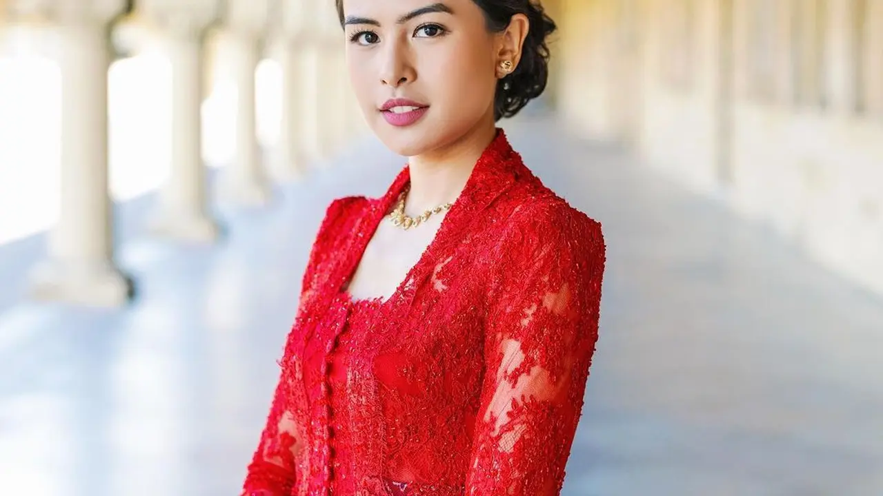 Maudy Ayunda.