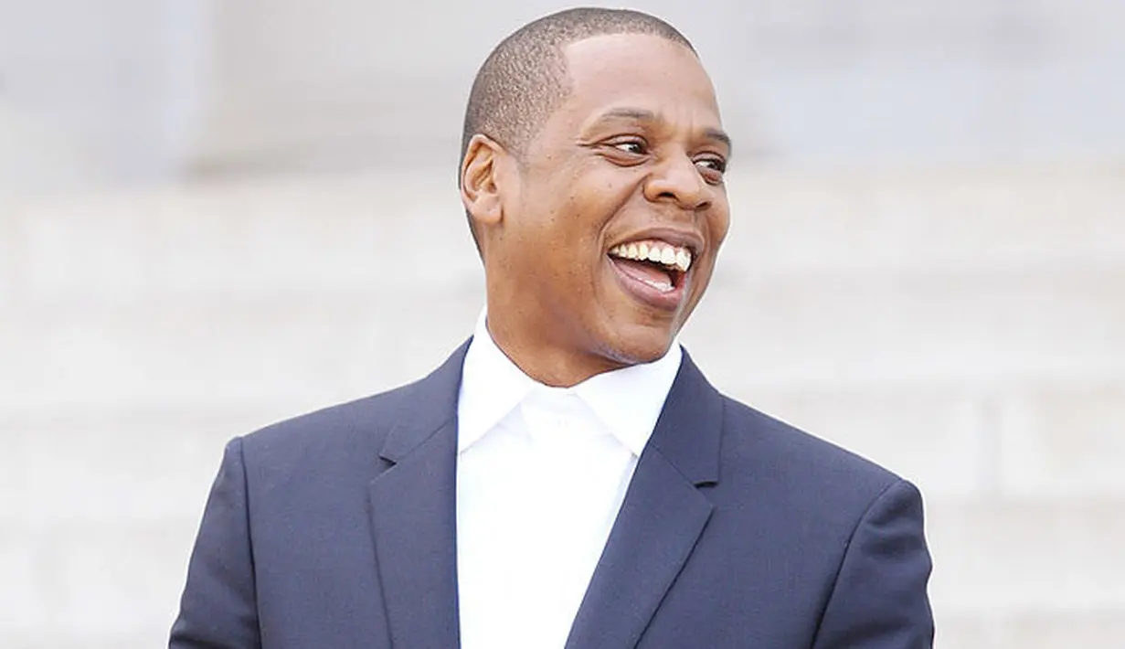 Jay-Z menyemangati siswa yang menerima beasiswa darinya. Saat itu dia mengaku bahwa tidak lulus SMA atau pergi kuliah.  (Rap-Up)