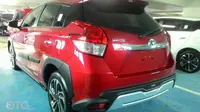 Toyota Yaris Heylers terparkir di dealer Toyota (Oto.com)