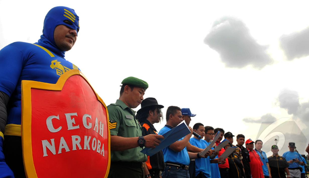 Badan Narkotika Nasional (BNN) Provinsi DKI Jakarta menggelar acara Gerakan Wajib Lapor Bagi 100.000  masyarakat Jakarta yang menggunakan Narkoba agar dapat menjalani proses kesembuhan. di Monas, Jakarta, Sabtu,(28/2/2015). (Liputan6.com/Faisal R Syam)