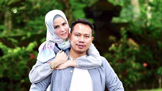 [Bintang] Vicky Prasetyo dan Angel Lelga