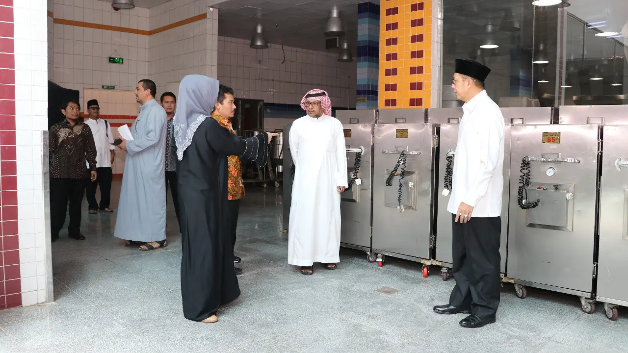 Menteri Agama (Menag) Lukman Hakim Saifuddin meninjau layanan akomodasi jemaah haji di Madinah pada Kamis (30/5/2019). Dok Kemenag