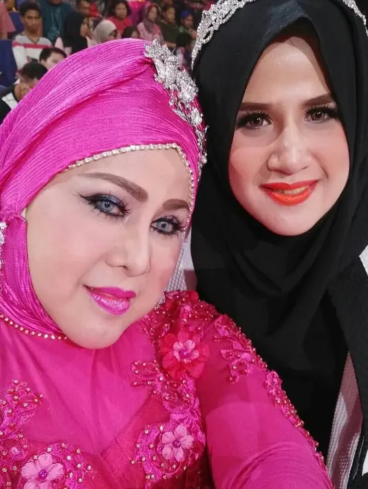 Tidak hanya sedih dengan kejadian tersebut. Apalagi hampir seluruh anaknya ditangkap terkait penyalahgunaan narkoba. Beruntung satu anaknya Ali Zaenal dilepaskan kembali lantaran tak terbukti. (Instagram/dhawiyazaida)