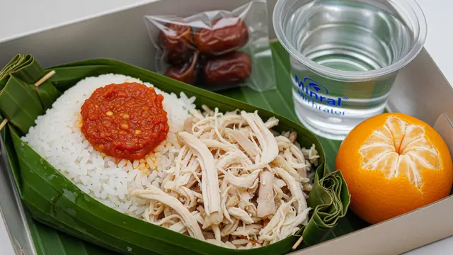 Nasi Timbel Ayam Suwir dan Sambal
