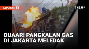 Ledakan pangkalan gas di kawasan Pondok Kelapa Jakarta terekam kamera warga. Kobaran api membumbung tinggi membuat panik warga yang ada di sekitar lokasi kejadian.