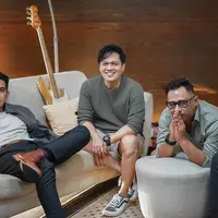 Ada Band bersama vokalis baru, Indra Sinaga. (Dok. Istimewa)