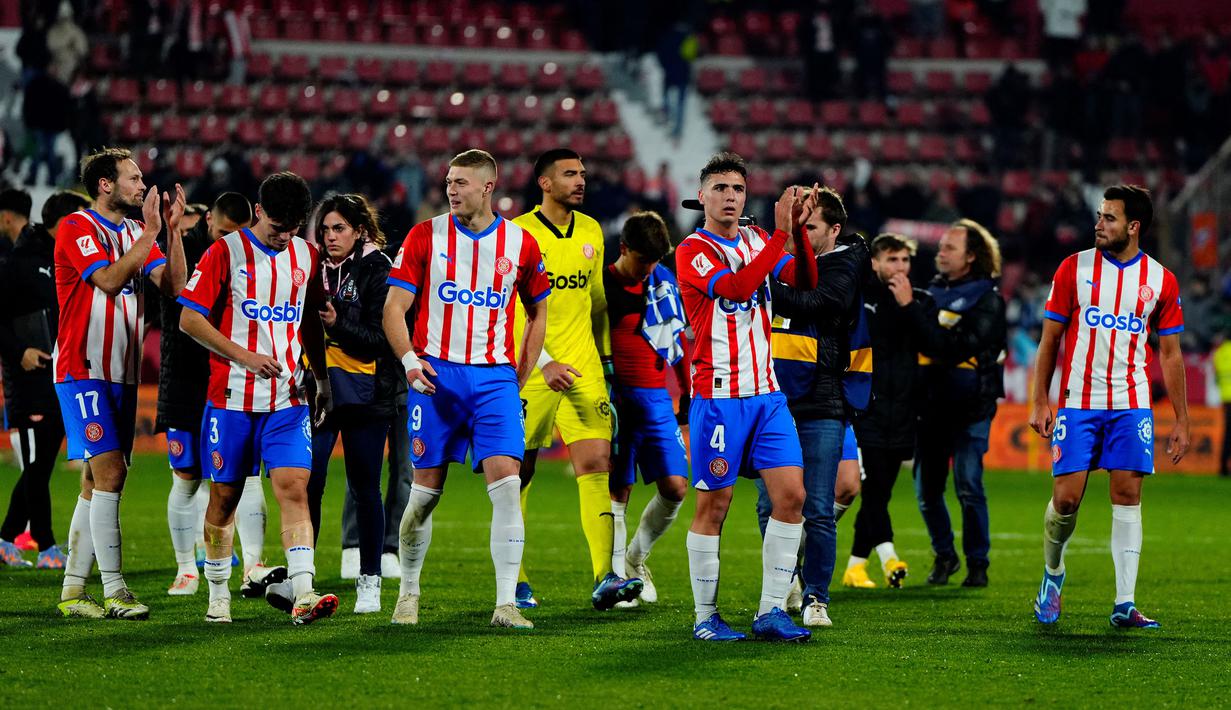 Selebrasi para pemain Girona setelah mengalahkan Alaves 3-0 pada laga pekan ke-17 Liga Spanyol 2023/2024 di Montilivi Stadium, Girona, Selasa (19/12/2023) dini hari WIB. (AFP/Pau Barrena)