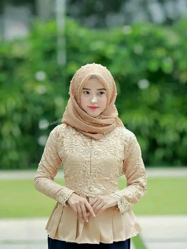 6 Editan Foto IU Pakai Hijab, Netizen: Cocok Dikenalin ke Ortu