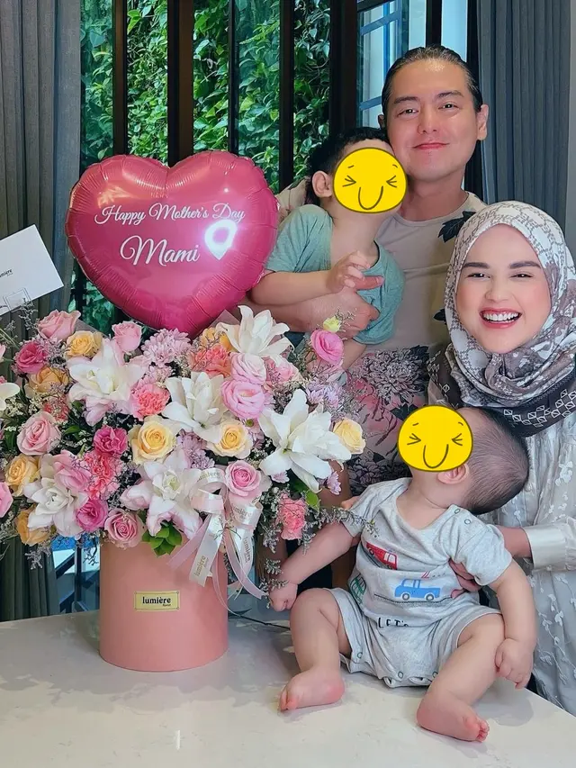 Penjarakan Babysitter ke Polisi, Ini 6 Potret Roger dan Cut Meyriska Asuh Anak Sendiri