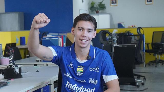 Bek Persib Bandung, Dion Markx.