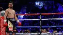 Manny Pacquiao berada diatas ring saat menunggu pertandingan dimulai dalam perebutan sabuk WBO kelas Welter melawan Jessie Vargas di Thomas & Mack Arena, Las Vegas, AS (5/11). (Reuters/Steve Marcus)