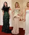Intip pesona cantik dan awet muda Demi Moore, Nicole Kidman, dan Gwyneth Paltrow di Oscar 2026 (Photo by Frederic J. Brown / AFP)