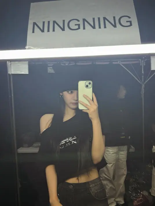 Hal ini menjadikan Ningning sebagai ikon swag cute yang khas di Aespa dan menarik perhatian banyak penggemar di seluruh dunia. [@imnotningning].